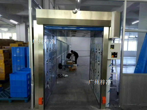 快速卷帘门货淋室现场安装图 快速卷帘门货淋室现场安装图